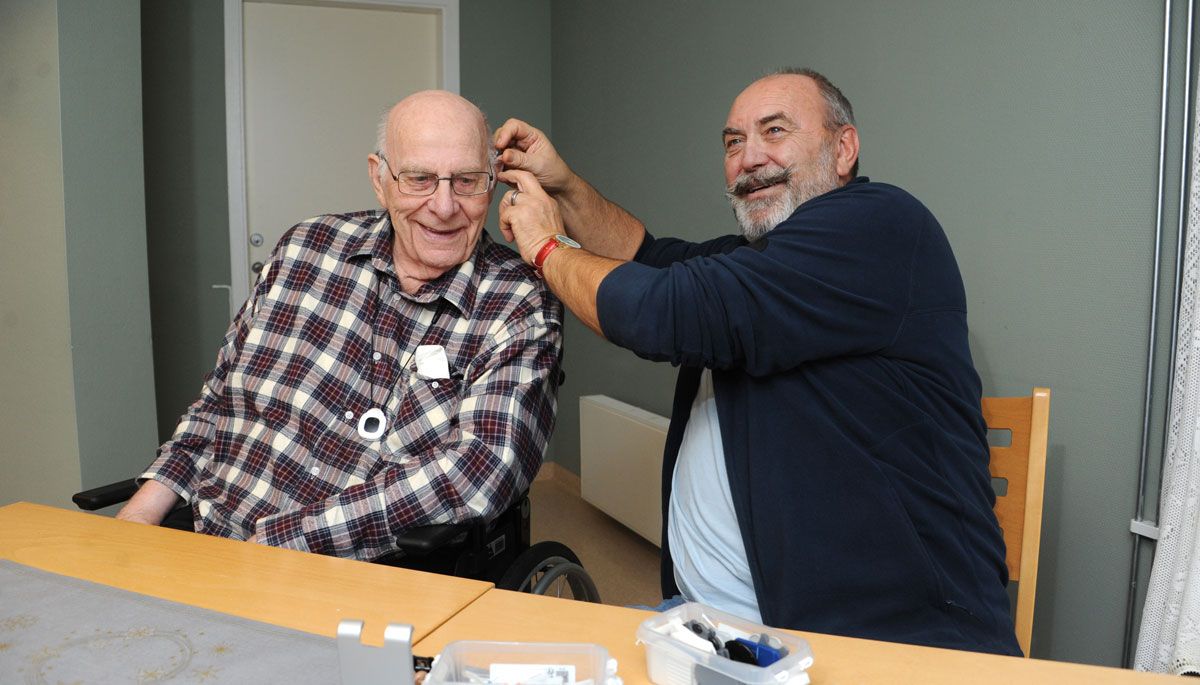 Boka Badstufolk er skrevet Knut Lerhol og Hallgrim Børhus Rogn.