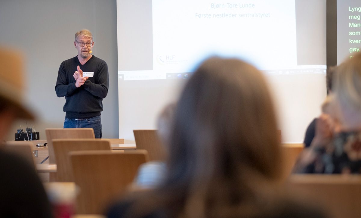 Boka Badstufolk er skrevet Knut Lerhol og Hallgrim Børhus Rogn.