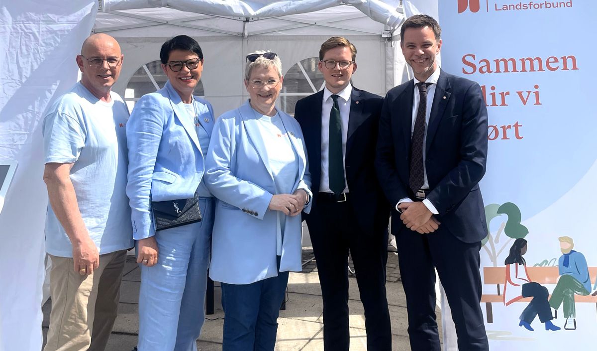 Boka Badstufolk er skrevet Knut Lerhol og Hallgrim Børhus Rogn.