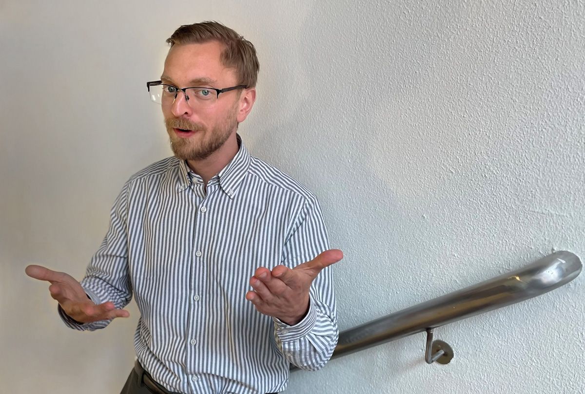 Petter forteller alt med kroppen