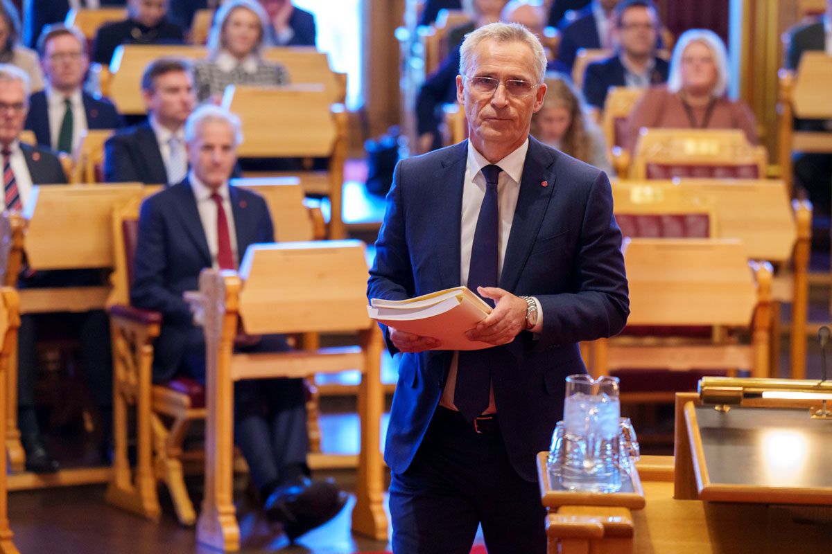 Boka Badstufolk er skrevet Knut Lerhol og Hallgrim Børhus Rogn.